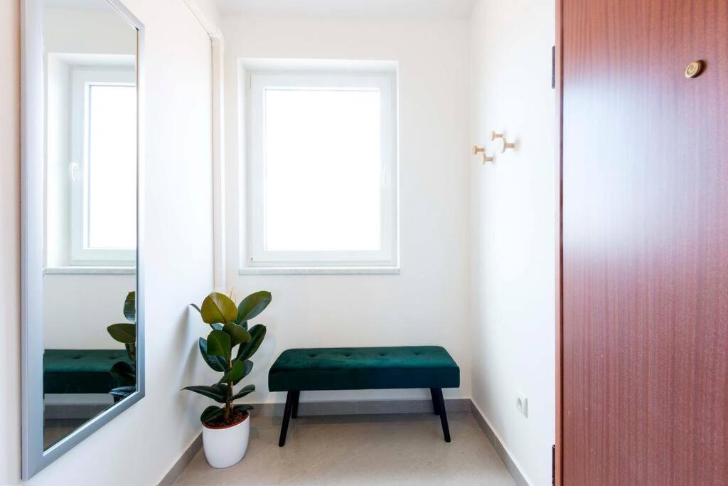 Cozy Apartment With Private Parking Medulin Buitenkant foto
