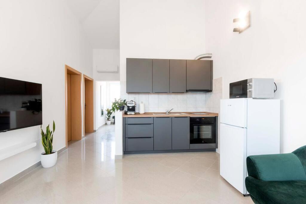 Cozy Apartment With Private Parking Medulin Buitenkant foto