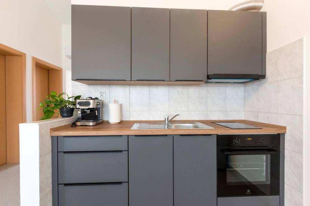 Cozy Apartment With Private Parking Medulin Buitenkant foto